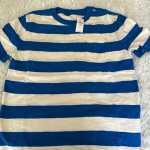 GAP crew neck pocket tee